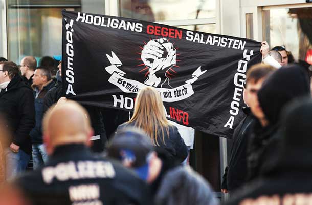 Oboroženo ljudstvo se bo samo branilo:  Huligani proti salafistom v Kölnu 