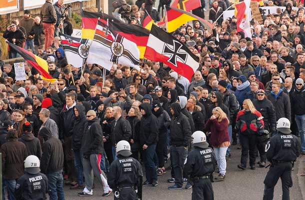 Od križev do kljukastih križev ni daleč:  Demonstracije Pegide v Kölnu 