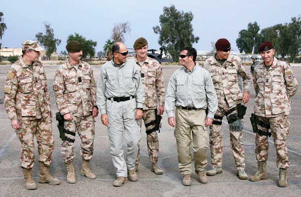 Prvi slovenski vojaški inštruktorji so prišli v Irak za časa prve vlade Janeza Janše in v času, ko je bil obrambni minister Karl Erjavec (na fotografiji leta 2006) 