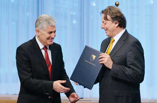 15. februarja je predsedujoči predsedstvu BiH Dragan Čović nizozemskemu zunanjemu ministru Beru Koendersu predal prošnjo za člansko v Evropski uniji