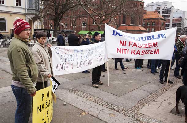 Demonstracije proti beguncem v Mariboru: Al’ prav se piše domoljublje ali domoljubje?