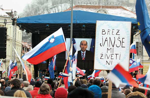 Leta 2013 je na shodu Zbora za republiko Janez Janša govoril o zombijih in levem fašizmu. Na prihajajočem shodu V obrambo Slovenije pričakujemo podoben političen besednjak.