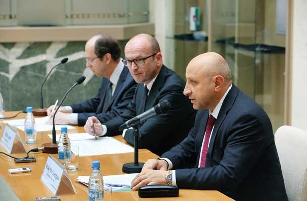 Predstavnik IMF-ja Nikolay Kirov Gueorguiev (desno)