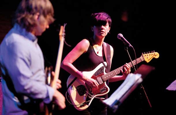 Virtuozinja Ava Mendoza nam je ponudila tako rekoč vse, kar lahko ponudi sodobna, avantovska kitarska glasba