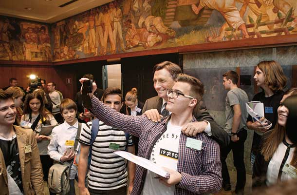 Foto tedna: Začetek zasedanja 26. nacionalnega otroškega parlamenta, ki se ga je udeležil tudi predsednik republike Borut Pahor, državni zbor, Ljubljana