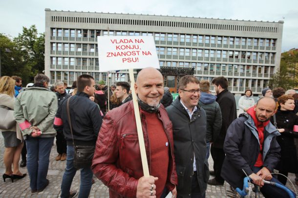 Foto tedna: Protest pred laboratorijem slovenske demokracije. Shod za znanost, sreda, 19.4. . 