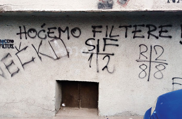 Zeniška poulična umetnost ali klic na pomoč?