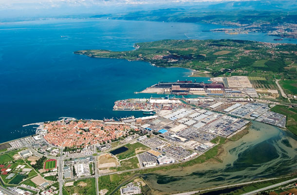 Pogled na mesto in Luko Koper (vir: ekoper.si)