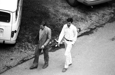 Udbovci peljejo Igorja Omerzo na policijo 31. maja 1988