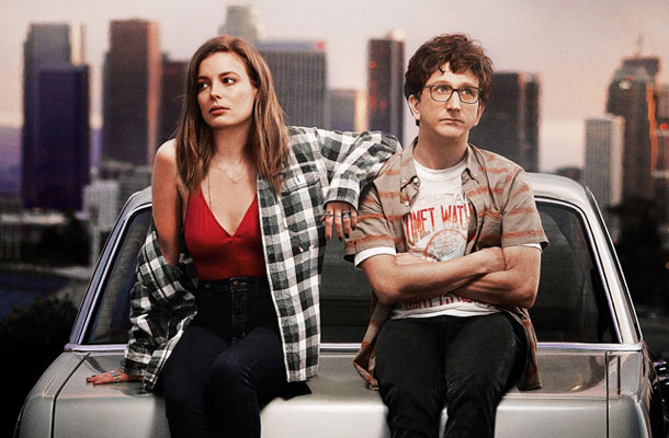 Protagonista uspešnice televizijske mreže Netflix, nadaljevanke Love, po naše Ljubezen, sta Mickey (Gillian Jacobs), ki je odvisna od praktično vsega, in »nerd« Gus (Paul Rust)