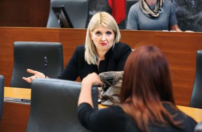 Policijska ministrica Vesna Györkös Žnidar je obljubila preiskavo, če bo treba, tudi odvzem telesnih tekočin.