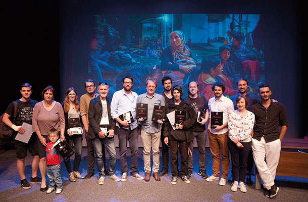 Aljoša Gračner, Maja Hitij, Borina Mišica, Matej Povše, Matjaž Krivic, Jaka Gasar, Bojan Velikonja, Ciril Jazbec, Matic Zorman, Miro Majcen, Borut Sluga, Matej Leskovšek, Sophie Batterbury, Aris Messinis, zmagovalci natečaja Slovenia Press Photo 2016, CD, Ljubljana