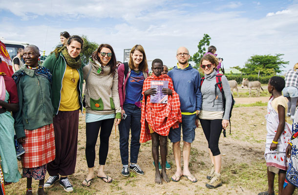 Ekipa Celjskega mladinskega centra z Masaji, Active4future, Narodni park Masai Mara, Nairobi, Kenija / Foto Rok Črepinšek