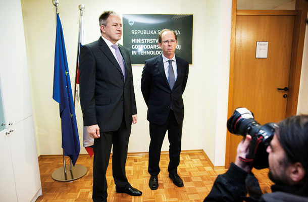 Minister za gospodarstvo Zdravko Počivavšek in minister za finance Dušan Mramor