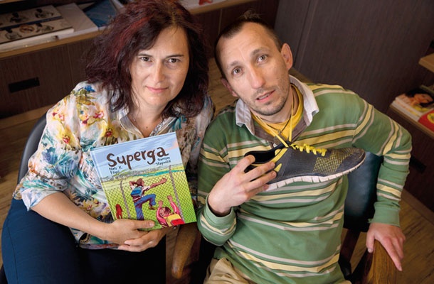 Avtorja stripa Superga Neli K. Filipić in Damijan Stepančič