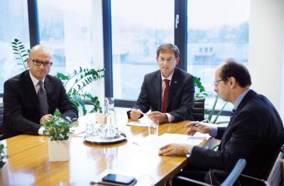 Slovenska vlada vztraja pri vseh neoliberalnih ideoloških zapovedih, čeprav danes ni več dvoma o njihovi škodljivosti. 