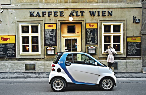 Avtomobil podjetja Car2Go, enega izmed ponudnikov »car sharing« sistema na Dunaju 