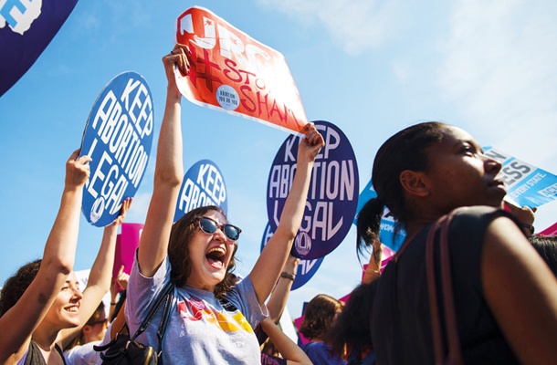 Navdušenje ob razglasitvi odločitve vrhovnih sodnikov