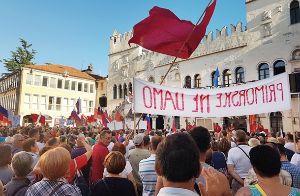 »Primorske ne damo« na Titovem trgu v Kopru
