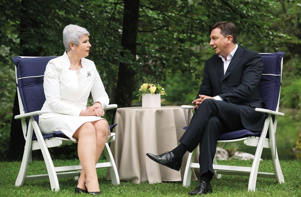 Nasmejana prijatelja, tvorca arbitražnega sporazuma, Jadranka Kosor in Borut Pahor