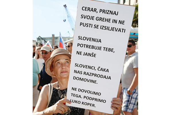 Protestni shod proti prodaji Luke Koper