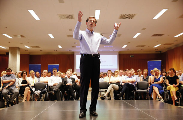 Foto tedna: Programska konferenca Stranke modernega centra, na kateri je navzoče nagovoril njen predsednik Miro Cerar