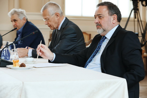 Nekdanji ustavni sodnik dr. Janez Čebulj, ki ima danes svetovalno podjetje in predava na treh fakultetah, na posvetu bivših ustavnih sodnikov pri predsedniku republike Borutu Pahorju, marec 2016. 