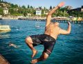 Mladoletni prosilci za azil na morju, v gosteh pri Karitasovem letovišču za socialno ogrožene otroke v Portorožu.