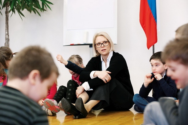 Ko je Švedska kot prva država na svetu prepovedala telesno kaznovanje otrok, je bila ministrica za delo, družino in socialne zadeve Anja Kopač Mrak stara 5 let.