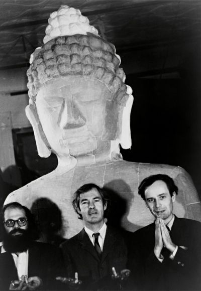 Allen Ginsberg, Timothy Leary in Ralph Metzner pred »psihedeličnim praznovanjem« v Village teatru v New Yorku leta 1965.