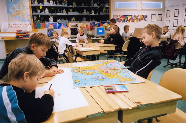 Najpomembnejša razlika med slovenskimi in finskimi  šolami je v avtonomiji učiteljev in dejavnosti učencev.
