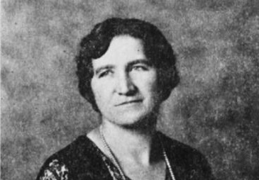 Marie Prisland, znana časnikarka in borka za pravice žensk, se je leta 1906 s komaj 15 leti sama odpravila v ZDA, da bi zaslužila za šolnino na učiteljišču. Ostala je tam.