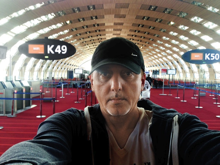 Dokumentarec Selfie brez retuše je avtobiografski eksorcizem režiserja Vincija Anžlovarja.