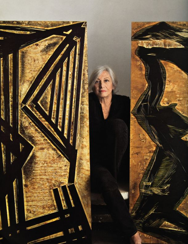 Maria Bonomi je velika gospa brazilske umetnosti – kiparka, slikarka, grafičarka, scenografka ... in pri 81 letih še vedno ustvarja.
