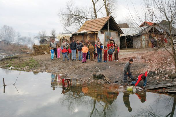 Voda v romskem naselju Dobruška vas