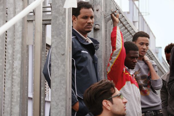 Prosilci za azil med protestom pred ljubljanskim azilnim domom