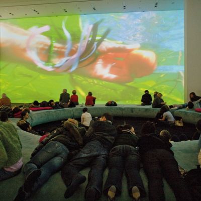 Pipilotti Rist, švicarska umetnica, ustvarja čudovite, fantastične videokrajine. Nujno za tiste, ki boste še letos obiskali New York.