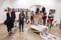 Kustosinja Sandra Vitaljić in producentka Maja Cimerman, »Lekcije leta 1991«, skupinska fotografska razstava, galerija EPEKA, MB 