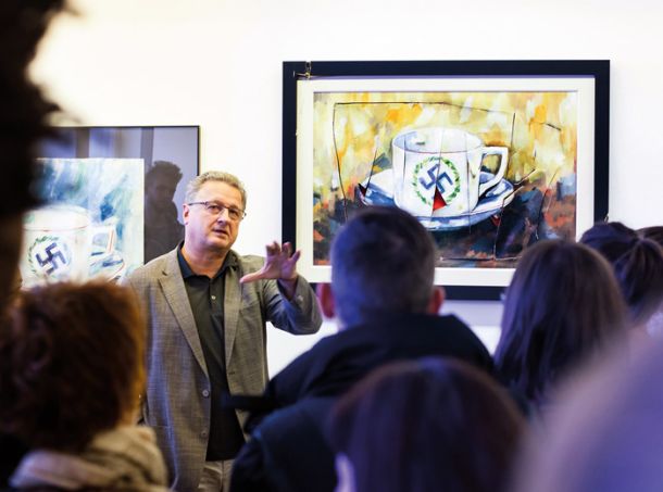 Ivan Novak, vodstvo po žensk, LJ / Foto Nada Žgank razstavi Ausstellung Laibach Kunst – Kontinuiteta čiste forme, GalerijaGallery, LJ