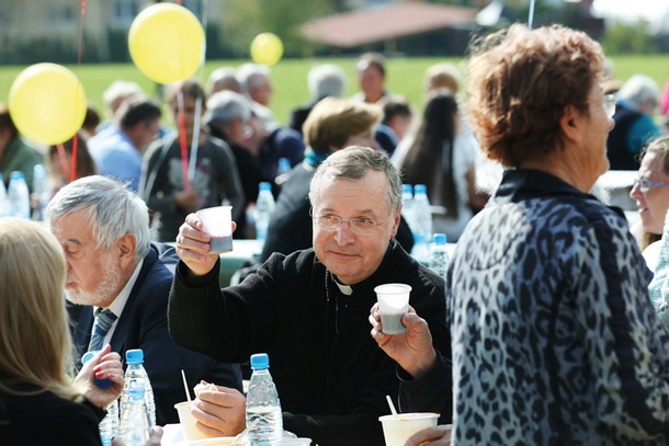 Marjan Turnšek, ki ga je papež leta 2013 razrešil z mesta nadškofa zaradi vpletenosti v fi nančni škandal mariborske nadškofije, je bil nekakšen častni pokrovitelj nedeljskega tabora.