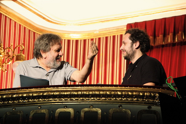 Slavoj Žižek in Srećko Horvat v Filozofskem gledališču leta 2015