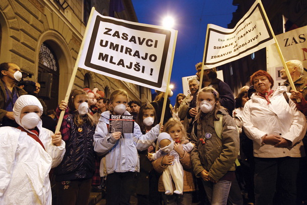 Eden izmed številnih protestov zoper onesnaževanje Zasavja 