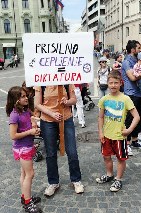 Protest proti obveznemu cepljenju v Ljubljani leta 2015