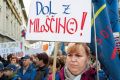 Protest najslabše plačanih javnih uslužbencev pred vlado