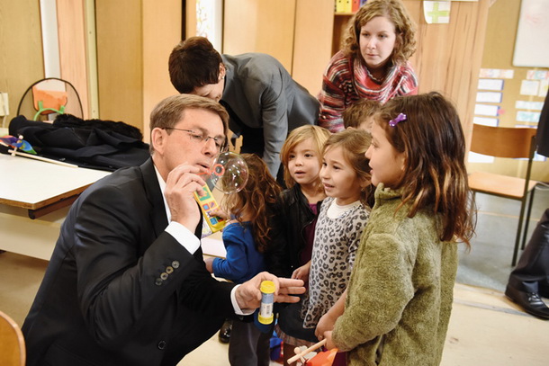 Predsednik vlade Miro Cerar na obisku v vrtcu v romskem naselju Dobruška vas, Škocjan