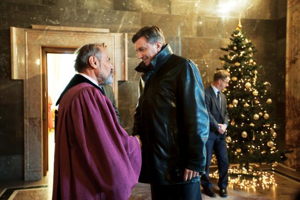 Predsednik republike Borut Pahor (na sliki z nekdanjim predsednikom ustavnega sodišča Ernestom Petričem), ki izbira ustavne sodnike …