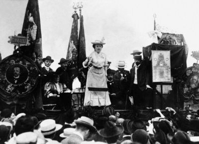 Govor Rose Luxemburg na dogodku ob mednarodnem kongresu socialistov leta 1907 v Stuttgartu