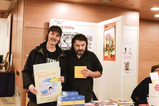 Grega Kropivnik, oblikovalec najlepše oblikovane knjige (strip/karikatura) 2016: Mladinine Izjave desetletja, in Aleksander Buh, Slovenski knjižni sejem, LJ