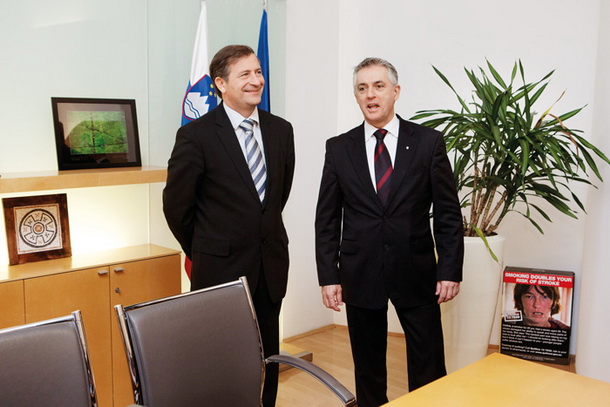 Karl Erjavec in Tomaž Gantar že v tretje rušita ministrico za zdravje. 