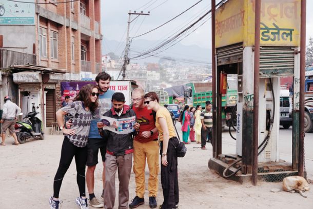 Rajesh Itani, Eva Pivač, Nuša Pogačar, Matevž Kokol in Matjaž Pinter, Katmandu, Nepal 